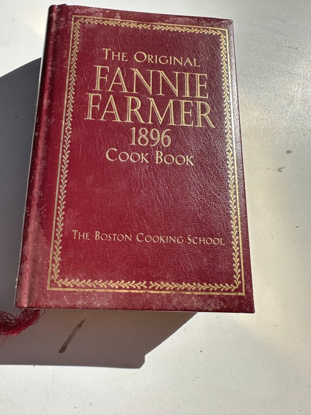 B305 FANNIE FARMER 1896 COOKBOOK VINTAGE COPY WRIGHT 1998 Commemorative Ed. - Picture 1 of 9